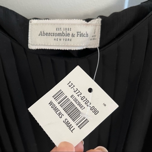 NWT Abercrombie & Fitch Black Drapey Pleated Cami Tank Top Small - Picture 3 of 4